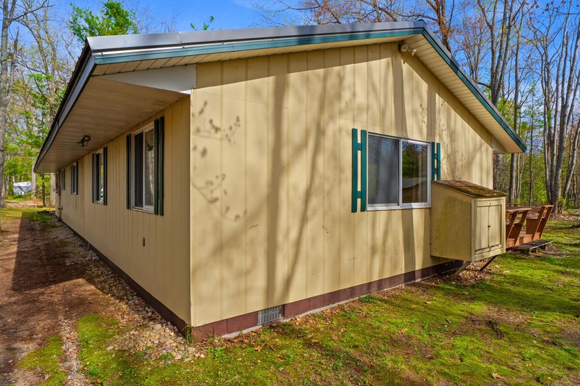 Enjoy northern Michigan living in this well-maintained 3-bedroom - photo 9