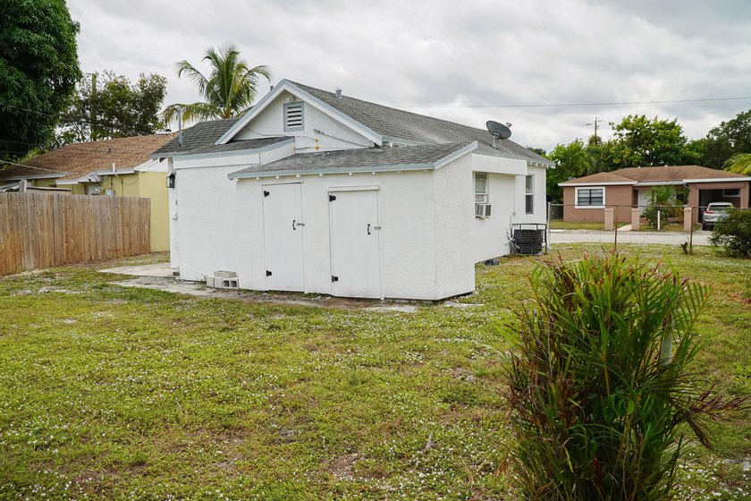 WELCOME TO A GREAT SINGLE FAMILY HOME WITH 2 BEDROOMS AND 1 BATH - photo 17