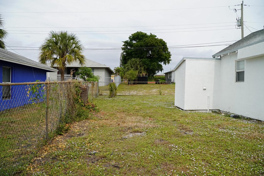 WELCOME TO A GREAT SINGLE FAMILY HOME WITH 2 BEDROOMS AND 1 BATH - photo 18
