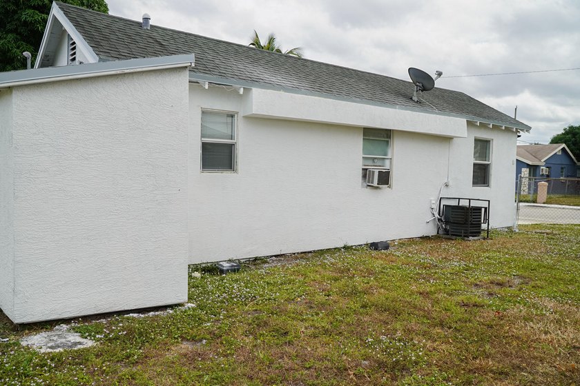 WELCOME TO A GREAT SINGLE FAMILY HOME WITH 2 BEDROOMS AND 1 BATH - photo 19