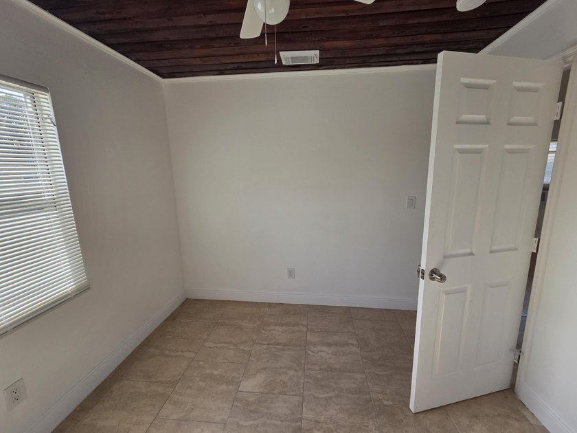 WELCOME TO A GREAT SINGLE FAMILY HOME WITH 2 BEDROOMS AND 1 BATH - photo 27