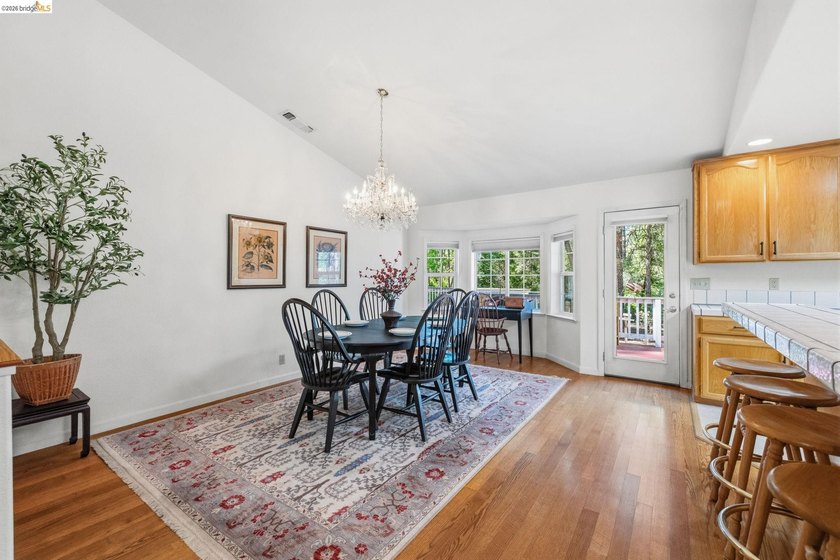 Experience the beauty of foothill living in this elegant home - photo 10