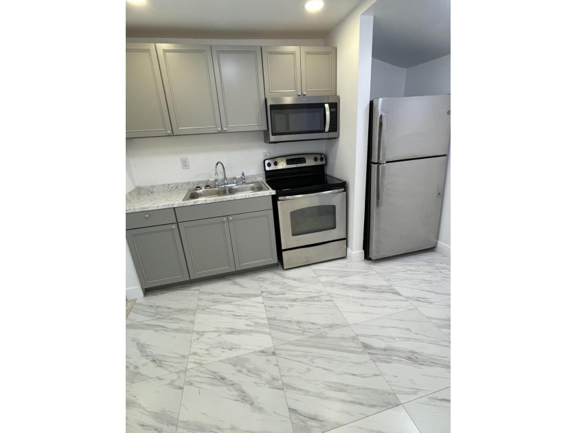 WELCOME TO A GREAT SINGLE FAMILY HOME WITH 2 BEDROOMS AND 1 BATH - photo 36