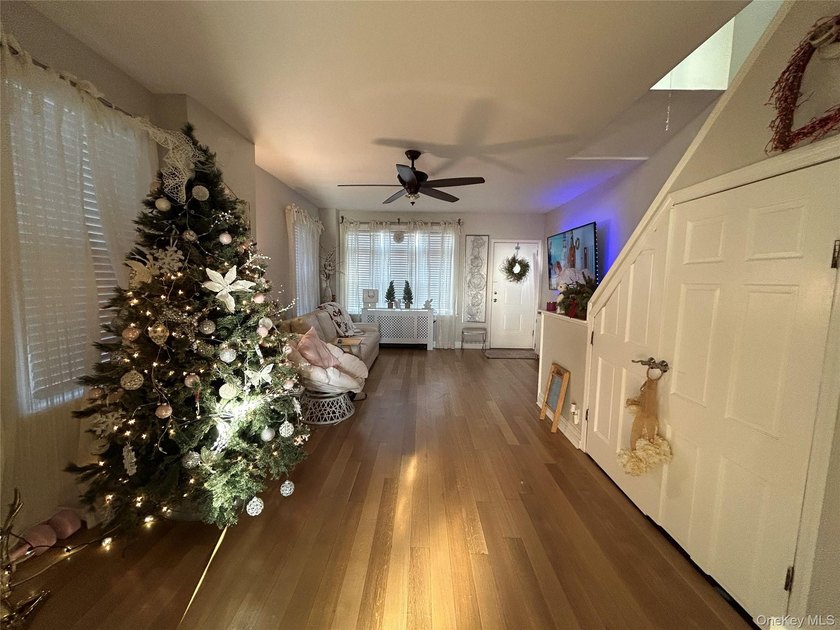 Beautifully maintained multifamily home in the Throggs Neck area - photo 9
