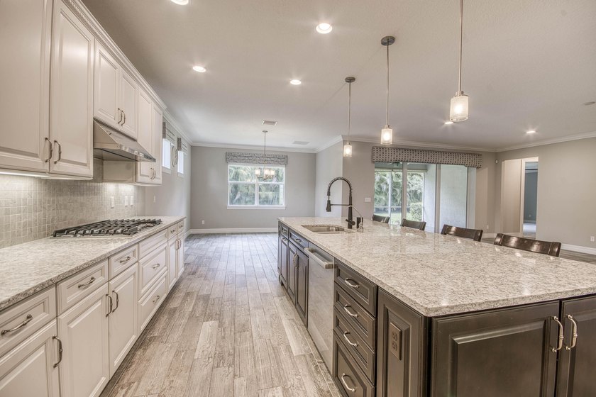 Outstanding New Price! This unique and highly sought-after - photo 9