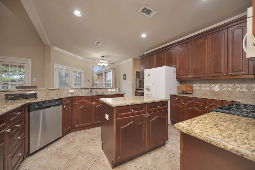 This beautifully maintained home offers a spacious and inviting - photo 4