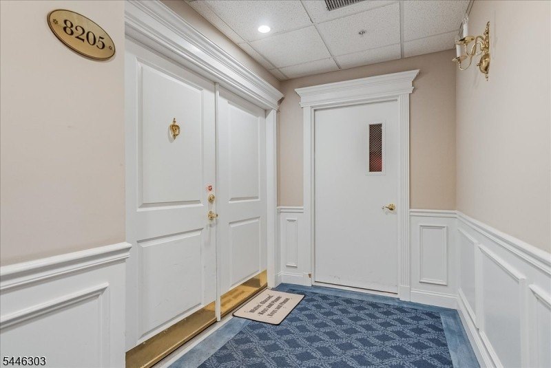 Experience refined, hassle-free living in The Royal Club at - photo 3