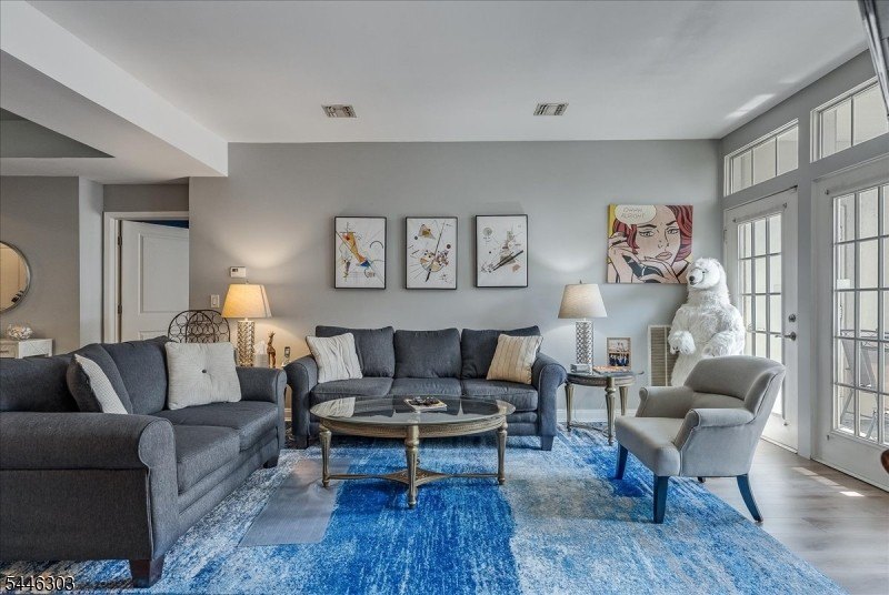 Experience refined, hassle-free living in The Royal Club at - photo 6