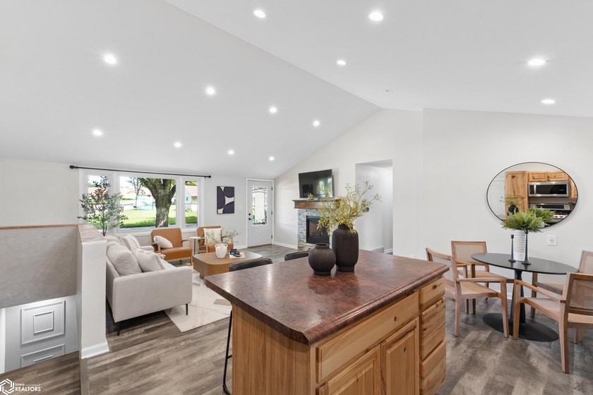 Welcome home to this beautifully updated 4-bedroom, 2-bath ranch - photo 10