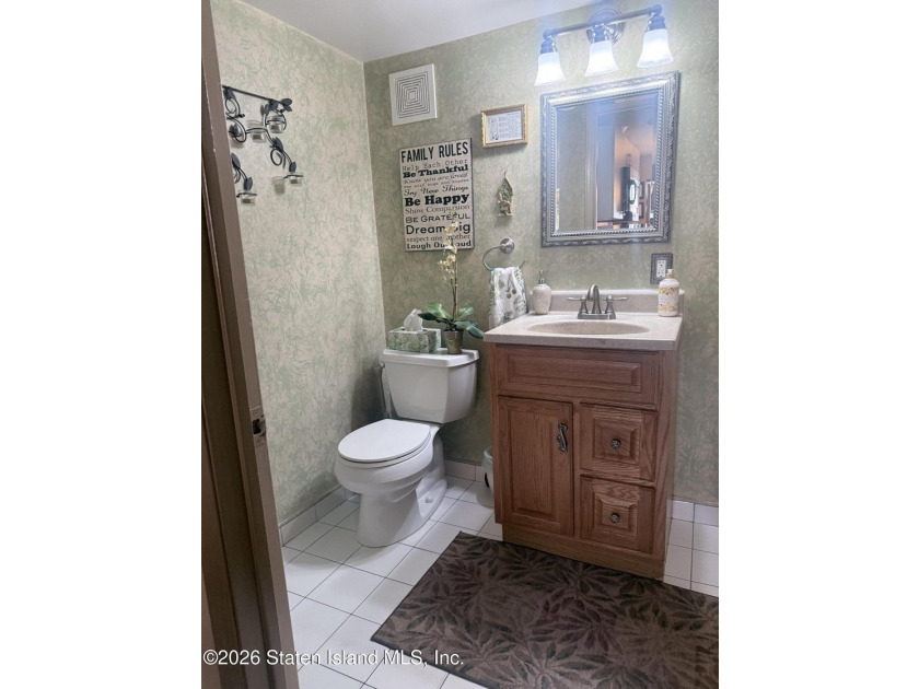 Welcome to 15 Phyllis Ct., a charming 1600 square foot, 3-story - photo 11