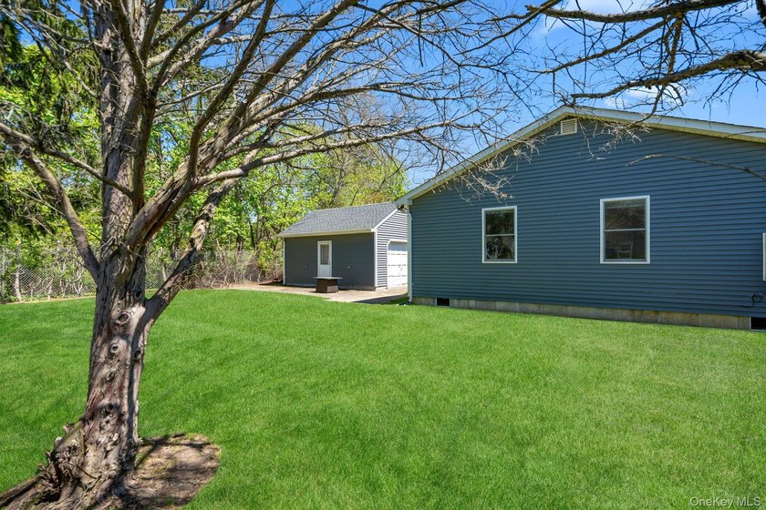 Welcome to 11 Jackson Street in East Islip-a beautifully - photo 24