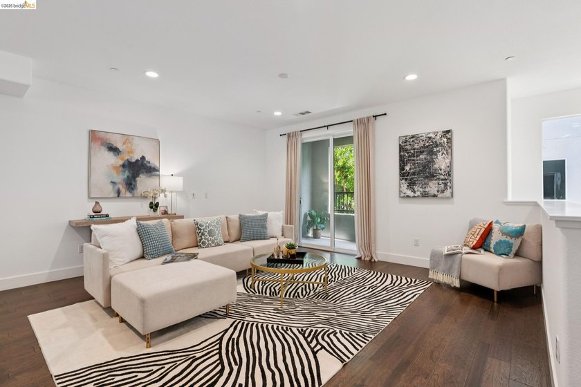 Modern Living in Marina Bay in this stylish and spacious - photo 9