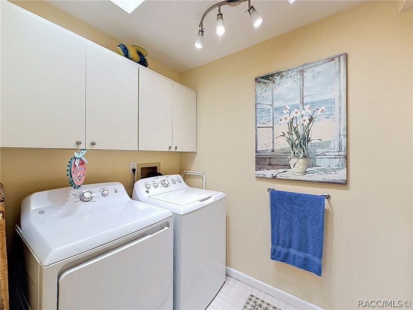 Welcome to waterfront living in the heart of Homosassa! Located - photo 17
