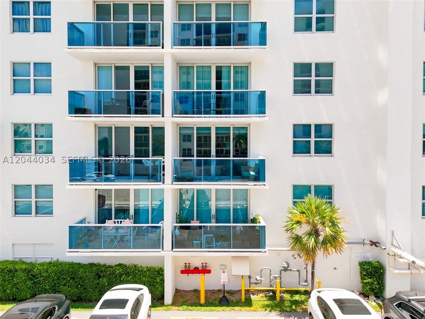Turnkey renovated 1BD/1BA - 825 SF - at Treasures on the Bay II - photo 31