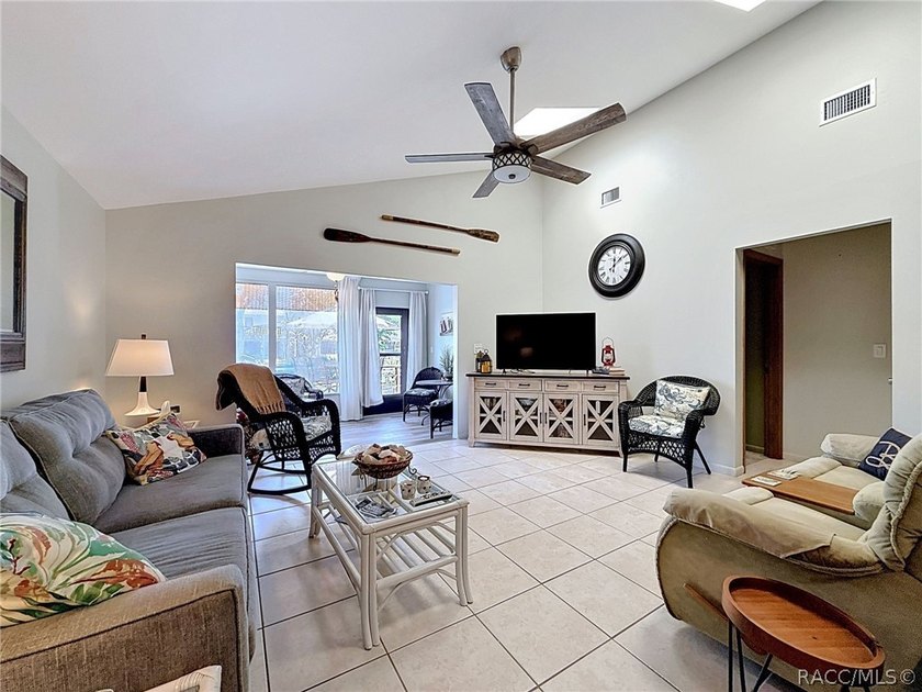 Welcome to waterfront living in the heart of Homosassa! Located - photo 34