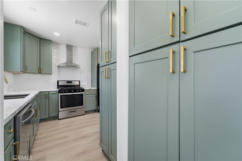 Welcome to sunny torrance. This home is a renovated modern 3 - photo 6