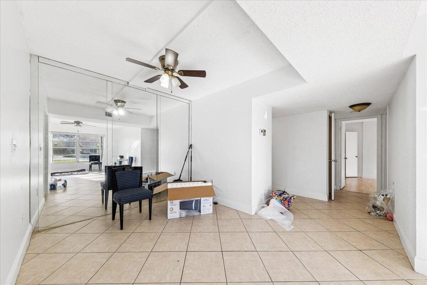 Welcome to this well-appointed two-bedroom, two-bathroom - photo 4
