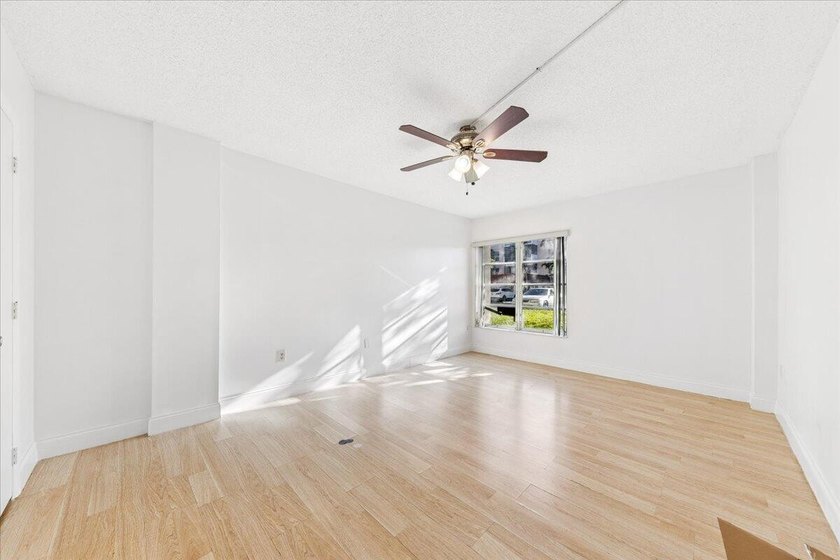 Welcome to this well-appointed two-bedroom, two-bathroom - photo 10