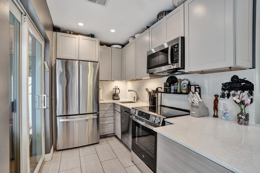 Welcome to this charming single-family residence located in East - photo 10