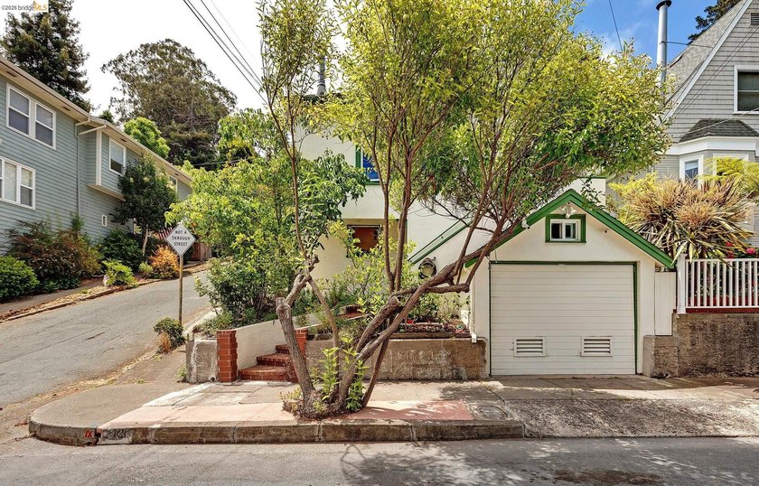 Charming Turn-of-the-Century Opportunity in Point Richmond! - photo 3
