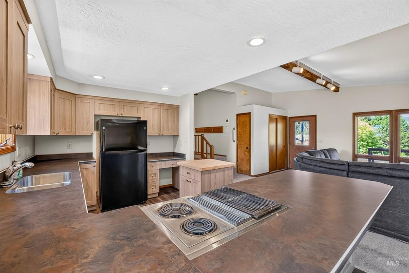 Welcome to Cascade!! Come home to this private home located in - photo 11
