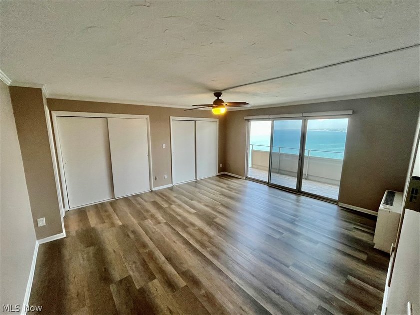 Rare opportunity to own a completely renovated Penthouse unit in - photo 13