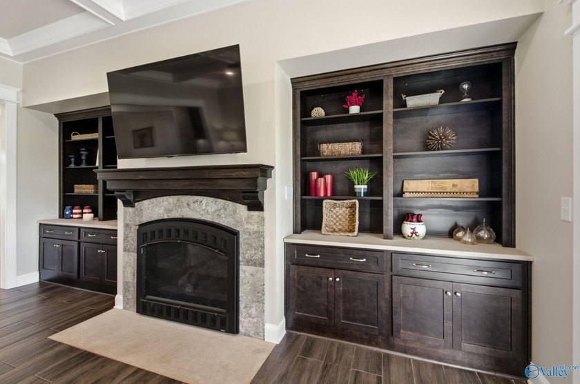 Rare opportunity to own a custom full-brick home on 20 - photo 14