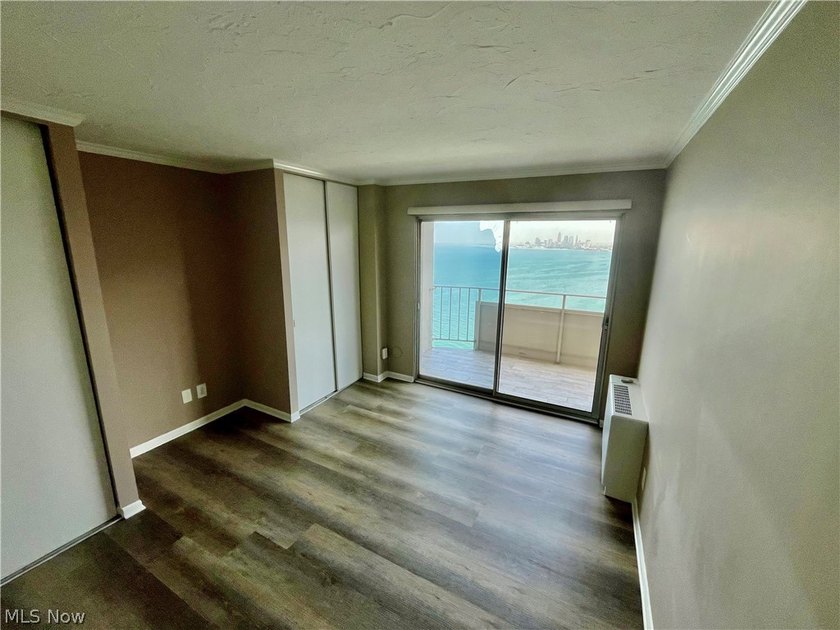 Rare opportunity to own a completely renovated Penthouse unit in - photo 16