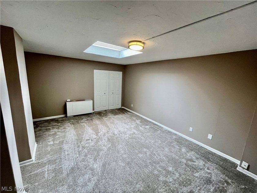 Rare opportunity to own a completely renovated Penthouse unit in - photo 17