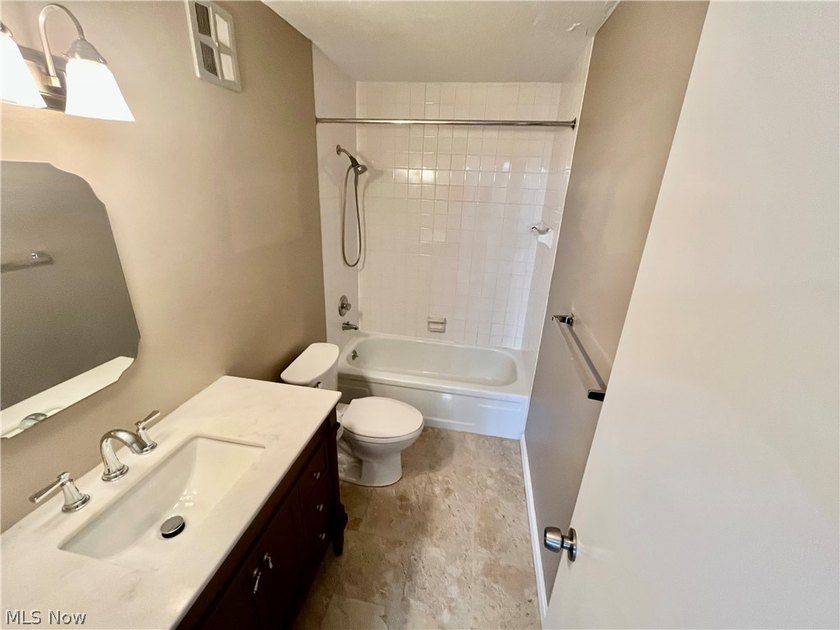 Rare opportunity to own a completely renovated Penthouse unit in - photo 18