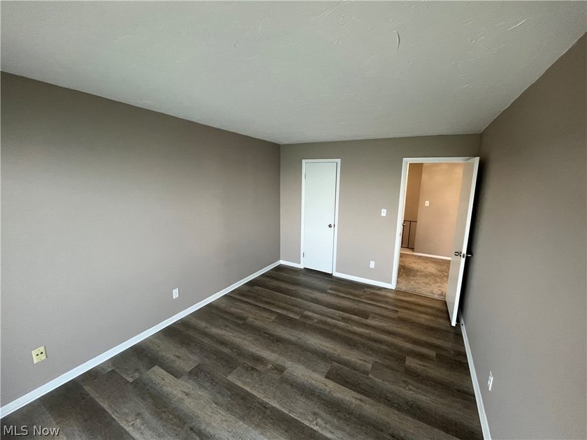 Rare opportunity to own a completely renovated Penthouse unit in - photo 19