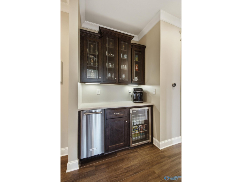 Rare opportunity to own a custom full-brick home on 20 - photo 21