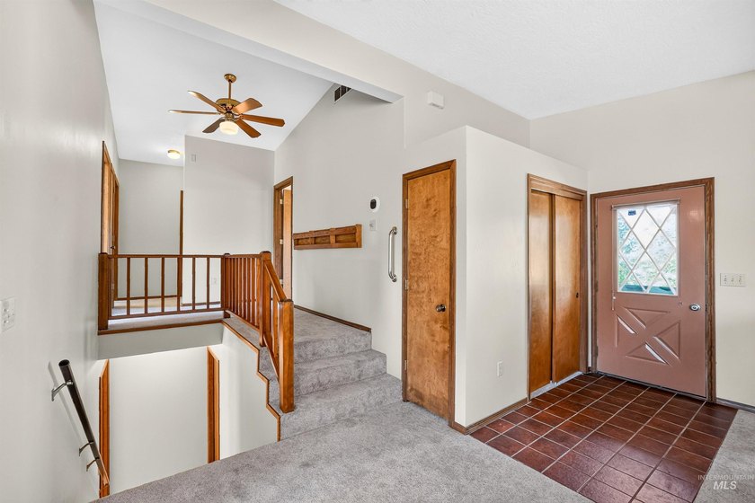 Welcome to Cascade!! Come home to this private home located in - photo 22