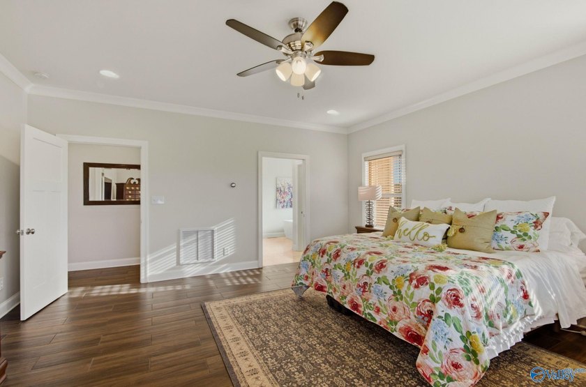 Rare opportunity to own a custom full-brick home on 20 - photo 24