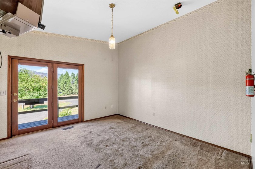 Welcome to Cascade!! Come home to this private home located in - photo 25