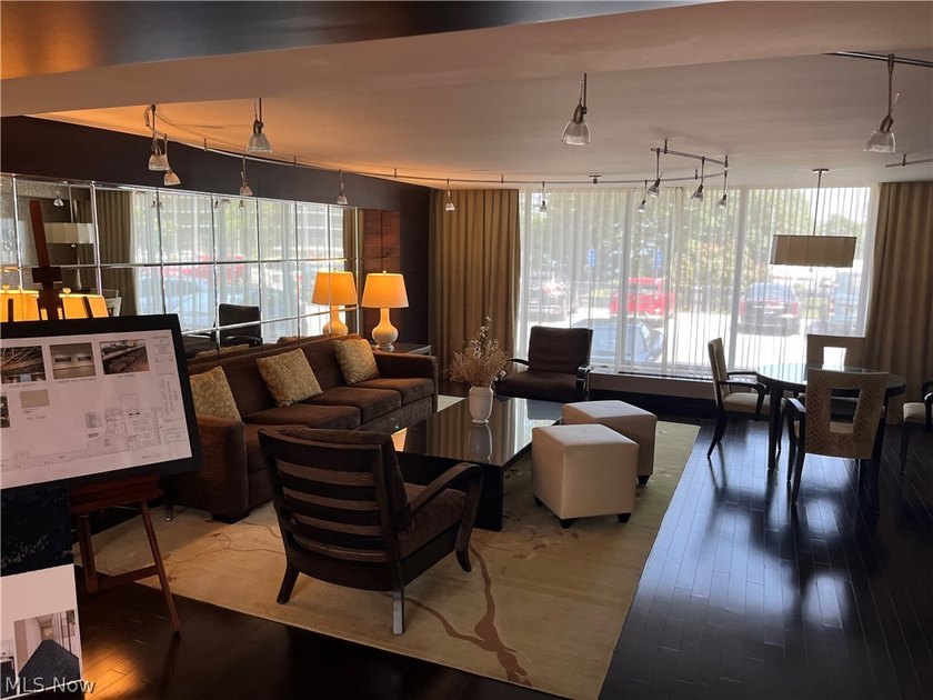 Rare opportunity to own a completely renovated Penthouse unit in - photo 26