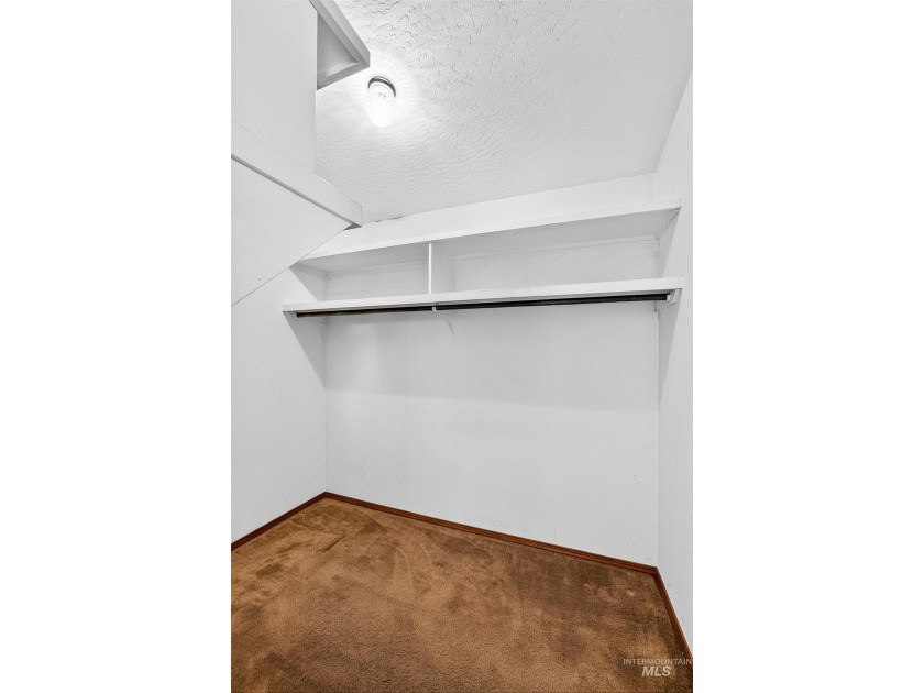 Welcome to Cascade!! Come home to this private home located in - photo 29