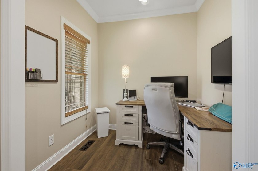 Rare opportunity to own a custom full-brick home on 20 - photo 31