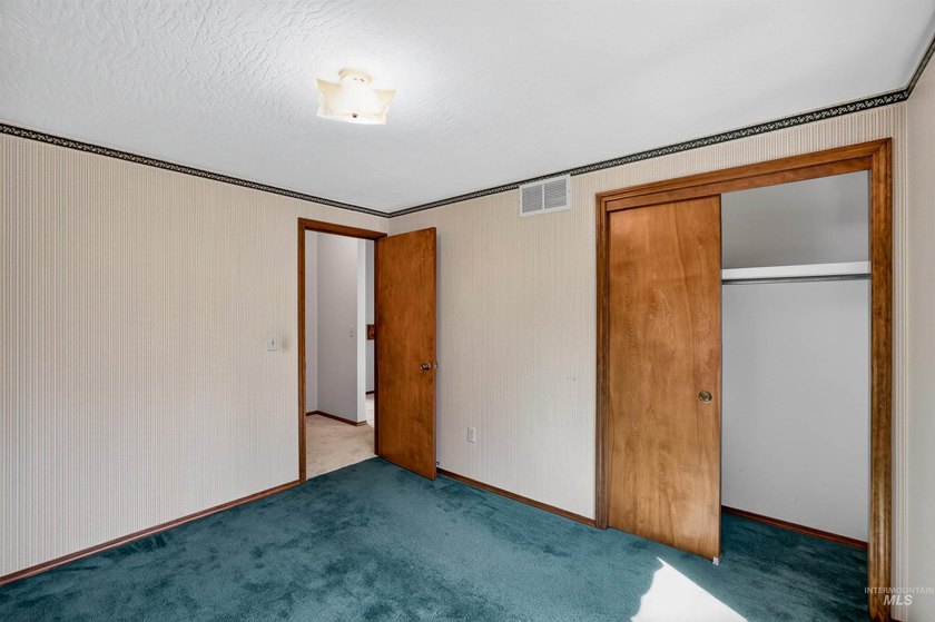 Welcome to Cascade!! Come home to this private home located in - photo 32
