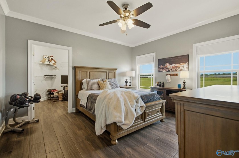 Rare opportunity to own a custom full-brick home on 20 - photo 32
