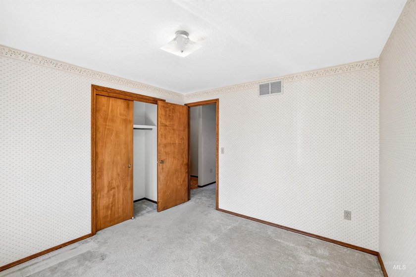 Welcome to Cascade!! Come home to this private home located in - photo 33