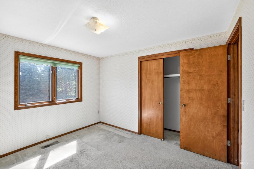 Welcome to Cascade!! Come home to this private home located in - photo 34