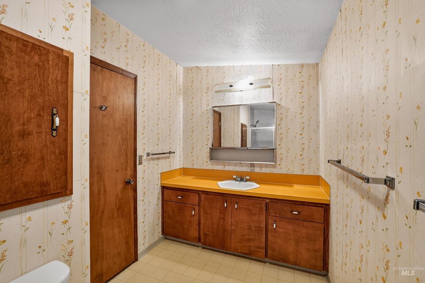 Welcome to Cascade!! Come home to this private home located in - photo 36