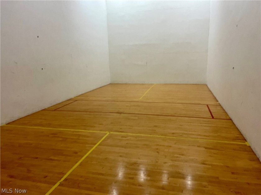 Rare opportunity to own a completely renovated Penthouse unit in - photo 36