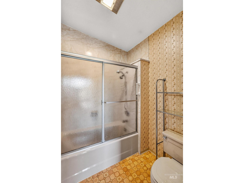 Welcome to Cascade!! Come home to this private home located in - photo 39