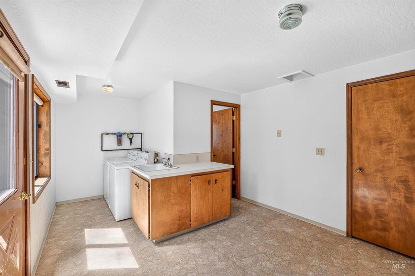 Welcome to Cascade!! Come home to this private home located in - photo 41