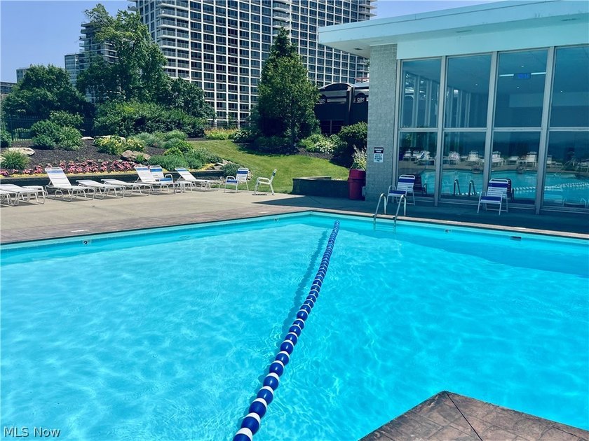 Rare opportunity to own a completely renovated Penthouse unit in - photo 41