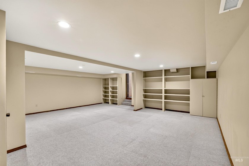 Welcome to Cascade!! Come home to this private home located in - photo 42