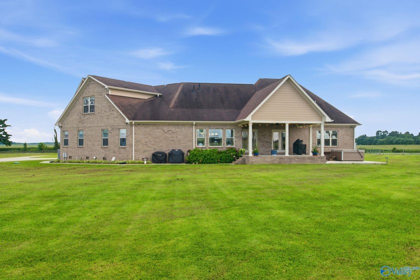 Rare opportunity to own a custom full-brick home on 20 - photo 44