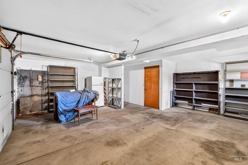 Welcome to Cascade!! Come home to this private home located in - photo 45